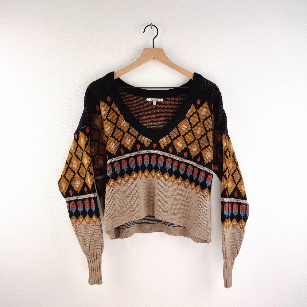 Gimmicks by BKE Cropped V-neck Boho Sweater, M